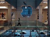 Crossing the Apple Store walkway